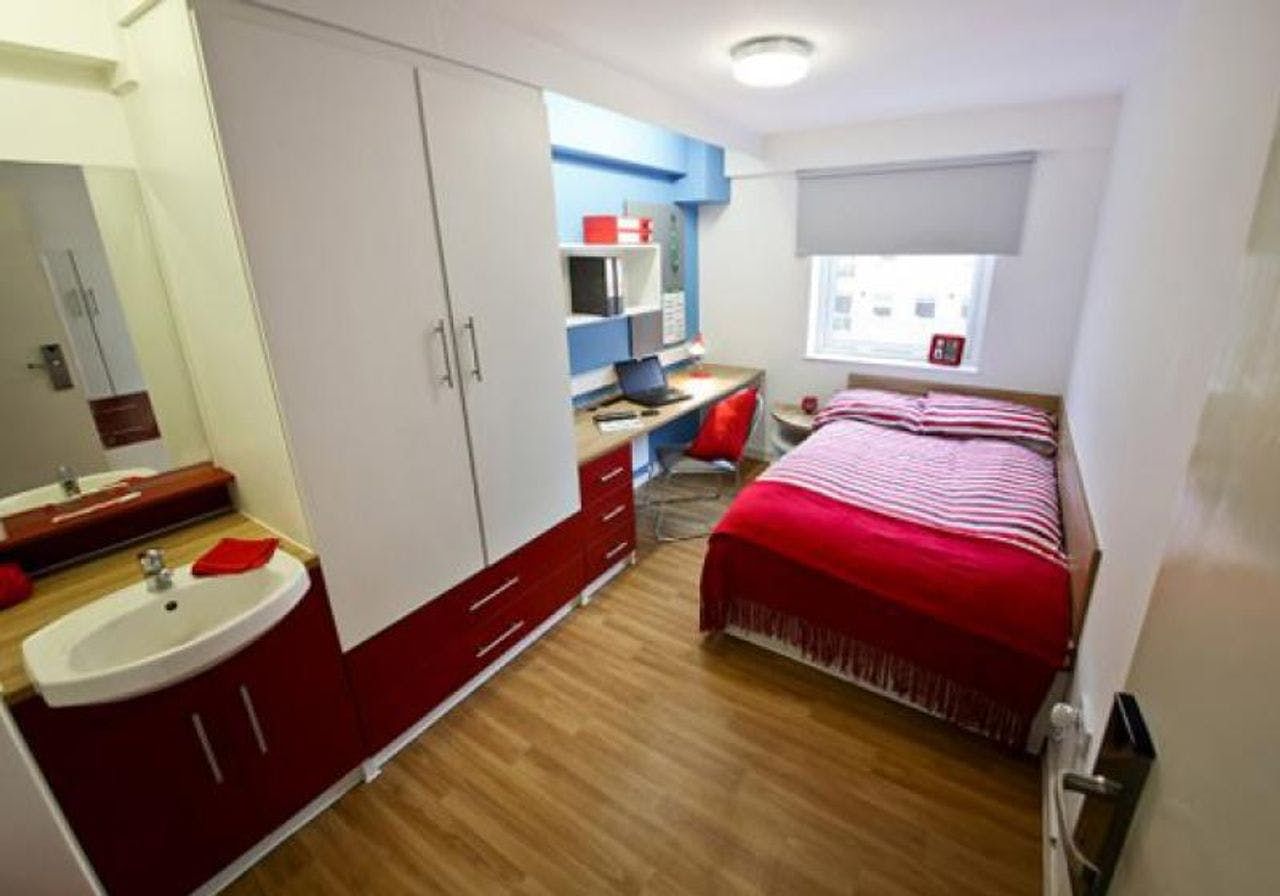 How To Decide Where To Study In The UK With UniAcco's Rent Calculator 