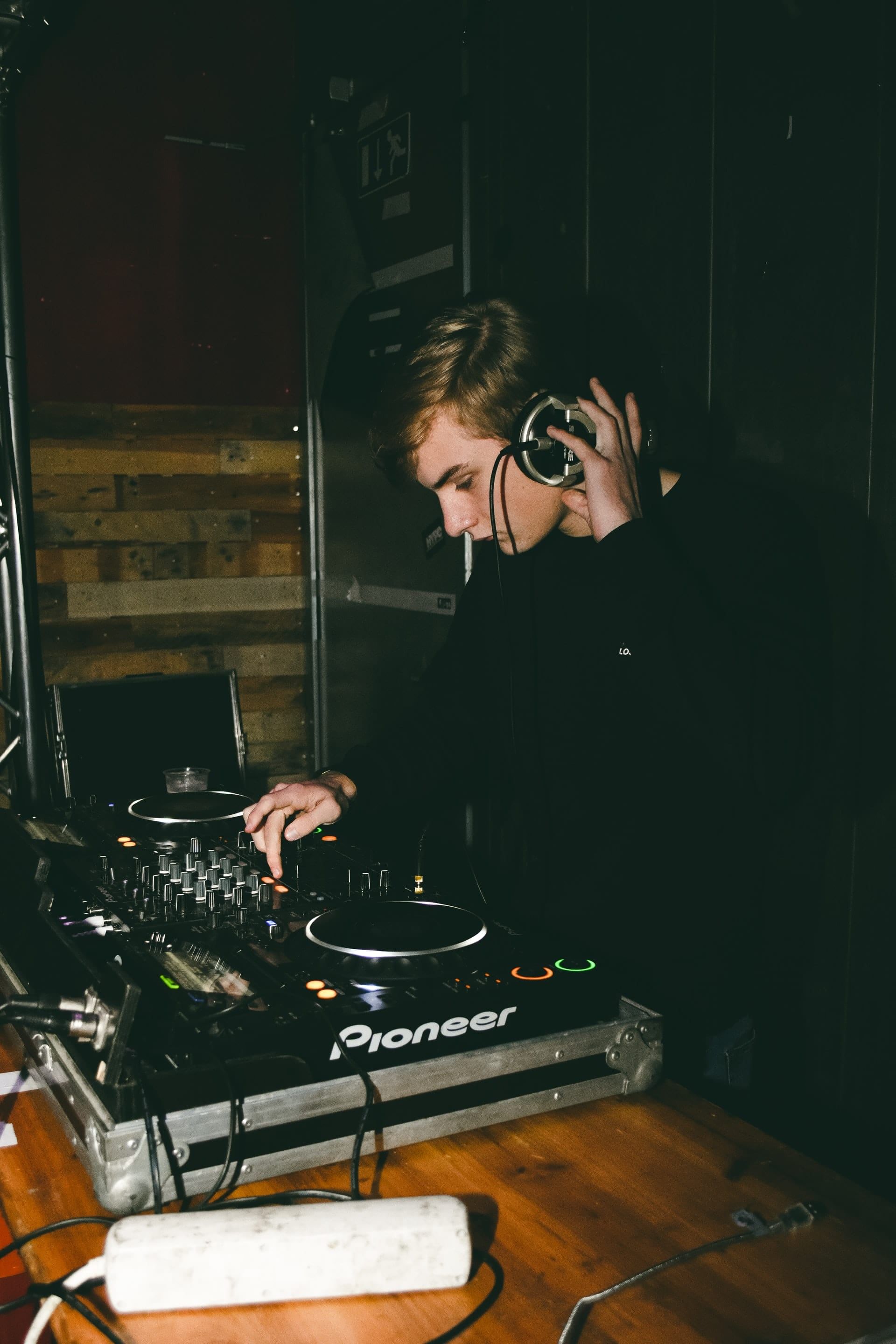 Here's How You Can Get Into Clubs For Free